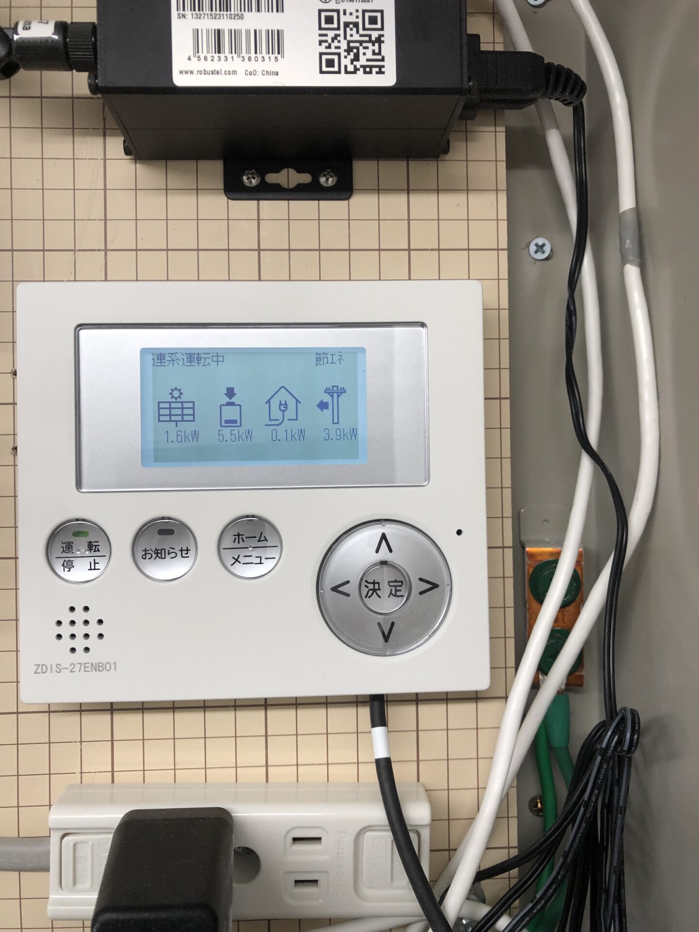 モニターにて太陽光発電状況　蓄電池に状況が分かります。