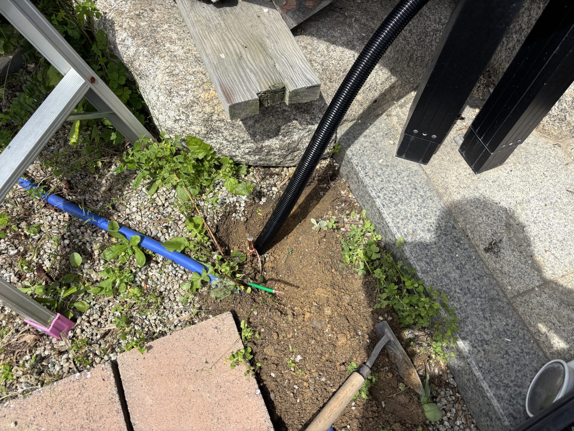 新規に接地工事も行っています。